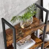 A close-up view of a rustic-style bookshelf with a glass vase containing a plant and two glasses of water on one of the shelves. Produktbild-Vorschau