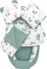 A baby nest with a blanket and pillows, all featuring a travel-themed print. Produktbild-Vorschau