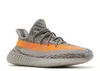 A single Adidas Yeezy Boost 350 V2 "Beluga Reflective" sneaker is shown against a white background. Produktbild-Vorschau