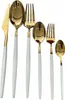 A set of cutlery with gold-colored heads and white handles, arranged against a white background. Anteprima dell’immagine prodotto