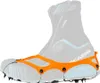 Orangefarbene Nortec Trail 2.4 Schuhkralle mit Metallspikes an einem grauen Schuh mit blauen Details Anteprima dell’immagine prodotto