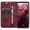 A burgundy flip case for a smartphone is open, showing credit cards and a banknote inside, with the smartphone screen displaying the time and date. Produktbild-Vorschau