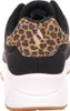 The back view of a black sneaker with a leopard print accent. Voir les images du produit