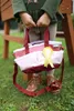Set de soins pour chevaux avec sac rouge Voir les images du produit 3