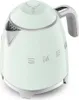 A pastel green Smeg kettle is shown against a white background. Podgląd zdjęcia produktu