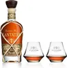 A bottle of Plantation Barbados Rum and two glasses filled with rum, presented on a white background. Produktbild-Vorschau