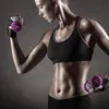 A woman is shown performing bicep curls with dumbbells. Produktbild-Vorschau
