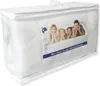A white zippered bag containing a white mattress topper or protector, with a family pictured on the front label. Anteprima dell’immagine prodotto