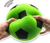 Balle en mousse souple verte au design football - balle Voir les images du produit 10