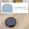 A robotic vacuum cleaner on a wooden floor, with a graphic overlay showing compatible mopping cloths. Produktbild-Vorschau