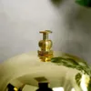 Elegante Tischuhr aus goldenem Metall mit schwarzem Sockel Produktbild-Vorschau 4