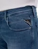 Close-up of the top part of blue jeans, showing the pocket area and a brand logo. Produktbild-Vorschau