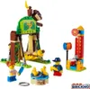 A LEGO set depicting carnival game stalls, including a monkey-themed swing ride and a strength-testing game. Podgląd zdjęcia produktu