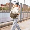 reisenthel Umhängetasche Moonbag Leo Fake Fur braun Produktbild-Vorschau 10