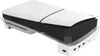 A white USB hub with ports is attached to the bottom of a white and black PlayStation 5 Slim/Pro console, which is resting on a white stand. Produktbild-Vorschau