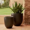 Kave Home Ciment Pot de fleurs de jardin noir diamètre 39 Voir les images du produit 2