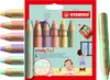 A package of STABILO Woody 3-in-1 colored pencils with a sharpener and a scene of children drawing. Voir les images du produit