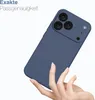 A hand holding a blue iPhone case. Produktbild-Vorschau