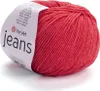 A ball of red yarn with a white label. Voir les images du produit