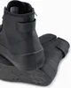 A close-up view of two black high-top sneakers, with one shoe partially obscuring the other. Anteprima dell’immagine prodotto