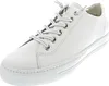 A white leather sneaker is shown against a white background. Voir les images du produit