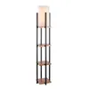 A tall, slender floor lamp with a white cylindrical shade and a metal frame with three wooden shelves. Anteprima dell’immagine prodotto