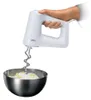 A hand is holding a white hand mixer over a metal bowl filled with flour and butter. Produktbild-Vorschau