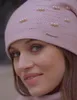 Close-up of a woman wearing a pink beanie. Produktbild-Vorschau