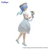 A figurine of a character from the anime Re:Zero, holding a bouquet of flowers. Produktbild-Vorschau