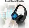 A person wearing headphones, with a graphic equalizer and text highlighting sound quality features. Produktbild-Vorschau