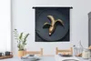 MuchoWow® Wandteppich Wandbehang Goldene Banane auf dunklem Produktbild-Vorschau 3