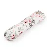 A single, long pillow with a floral and dreamcatcher pattern, lying on a white background. Anteprima dell’immagine prodotto