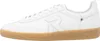 A side view of a white sneaker with a gum sole. Produktbild-Vorschau