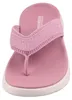 Auf dem Bild ist eine lila Sandale zu sehen die von der Seite betrachtet wird. Die Sandale hat ein modernes Design mit einem breiten Riemen und einer flachen Sohle. Podgląd zdjęcia produktu
