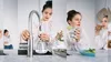 A collage of images showing a woman interacting with a kitchen faucet and preparing drinks. Anteprima dell’immagine prodotto