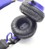 A close-up shot of black ear pads with a blue accent on a white background. Anteprima dell’immagine prodotto