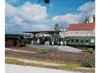 A model train station scene with trains, platforms, and miniature people. Anteprima dell’immagine prodotto