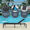 A black sun lounger is shown next to a swimming pool with palm trees in the background. There are three circular overlays highlighting product features. Voir les images du produit