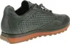 A side view of a green sneaker with an orange sole. Voir les images du produit