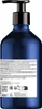 A close-up, back view of a blue pump bottle of shampoo. Produktbild-Vorschau