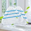 Two triangular mop pads with blue stripes are displayed on a white rug in front of a window. Produktbild-Vorschau