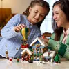 LEGO Icons Postamt des Weihnachtsmanns, Wohn-Deko oder Produktbild-Vorschau 33