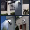Silberne Solar-Sicherheitsleuchte mit mehreren LED-Lampen, montiert an verschiedenen Außenwänden, die verschiedene Bereiche beleuchtet Voir les images du produit