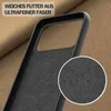 Close-up view of the inside of a black phone case, showing its soft lining. Produktbild-Vorschau