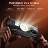 Hands holding a smartphone with its flashlight on, showcasing its features. Anteprima dell’immagine prodotto