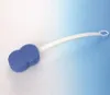 A blue sponge with a long white handle against a gradient background. Anteprima dell’immagine prodotto