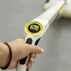 A hand holds a white and yellow cleaning device with a digital display. Anteprima dell’immagine prodotto