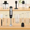A collection of hand blender attachments and accessories laid out on a countertop with measurements indicated. Produktbild-Vorschau