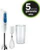 An immersion blender with its attachments and a beaker, alongside a warranty badge. Produktbild-Vorschau