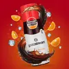 A bottle of Sodastream syrup with oranges and ice cubes, surrounded by splashing liquid. Produktbild-Vorschau